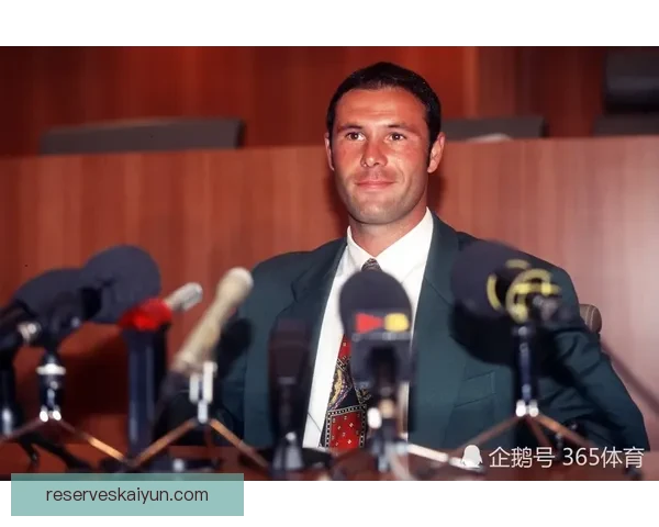 足球自由人状态回暖，各大俱乐部关注转会动态