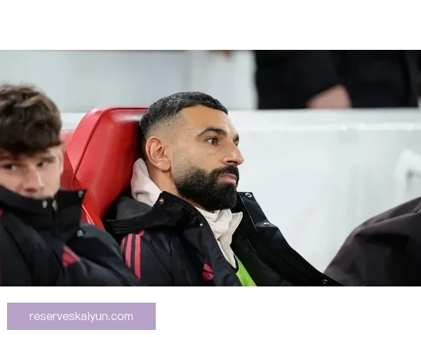 萨拉赫阿诺德离队传闻引发媒体关注，球员未来走向成疑